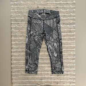 Under Armour size small cropped leggings abstract design
